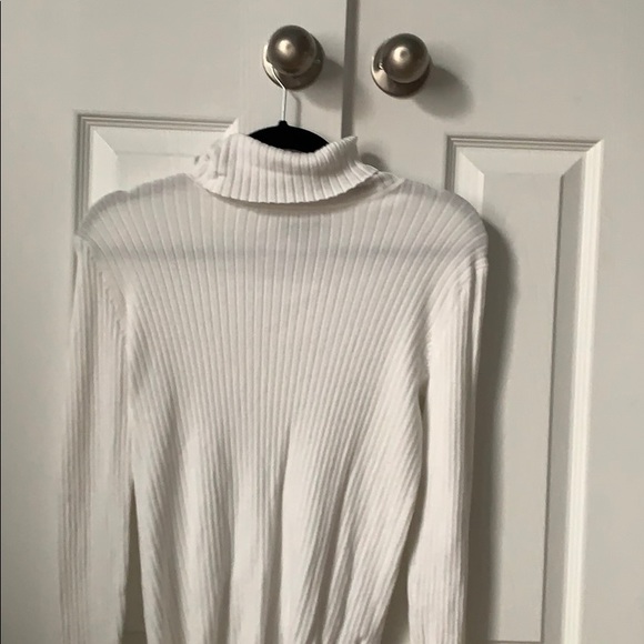 Gap ribbed turtleneck. M with a slimmer fit. - Picture 1 of 2